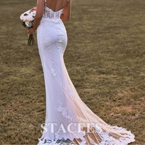 Wedding Dress - Picture 7 of 11